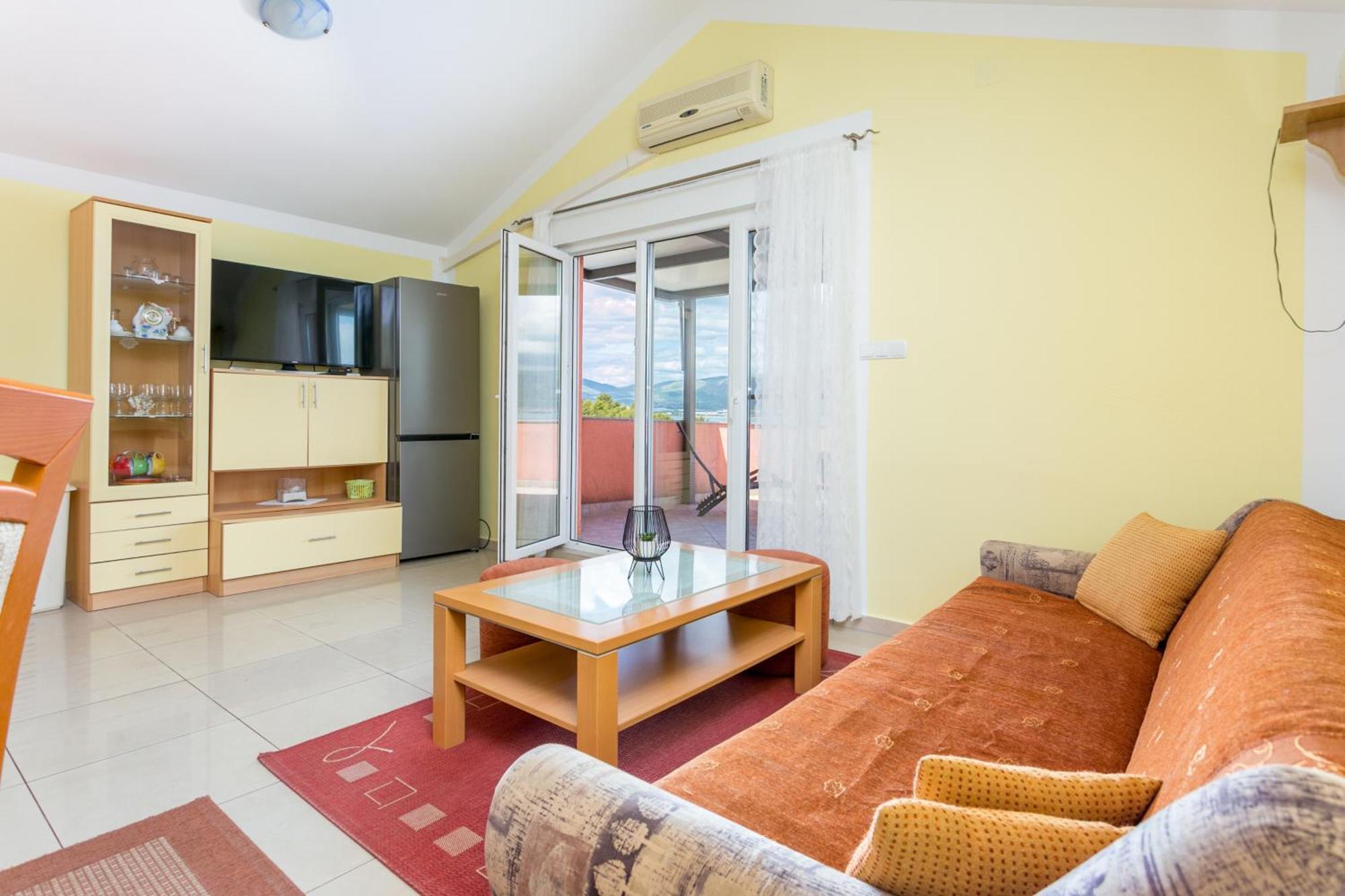 Apartments By The Sea Slatine, Ciovo - 11126 ภายนอก รูปภาพ